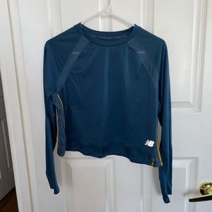 New balance cropped long sleeve shirts